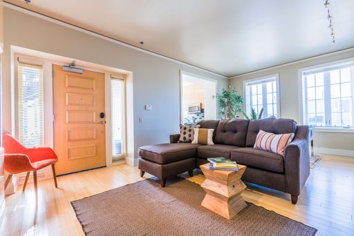 Lovely 2 Bedroom Apartment… Waiting for You to Make it Home! – photo 1