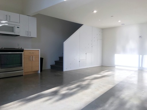 RECEIVE ONE MONTH FREE WITH A 13 MONTH LEASE ***SEE BELOW FOR DETAILS! Fabulous loft apartment in Midtown! – photo 1