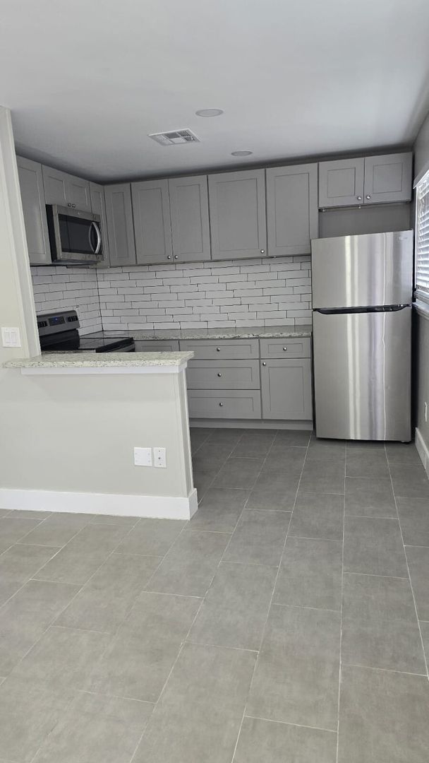 Fort Myers Apartment: 2525 Royal Palm Ave