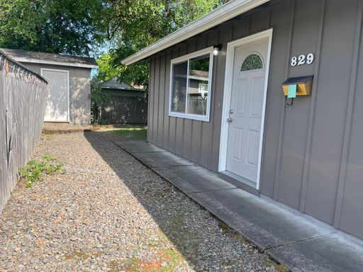 2 Bedroom Duplex Near Campus – photo 1