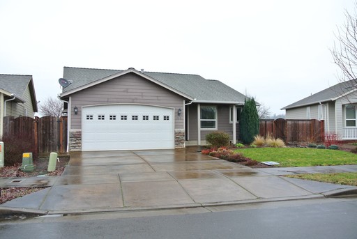 Four Bedroom, Two Bath Home in Albany, Great Neighborhood – photo 1