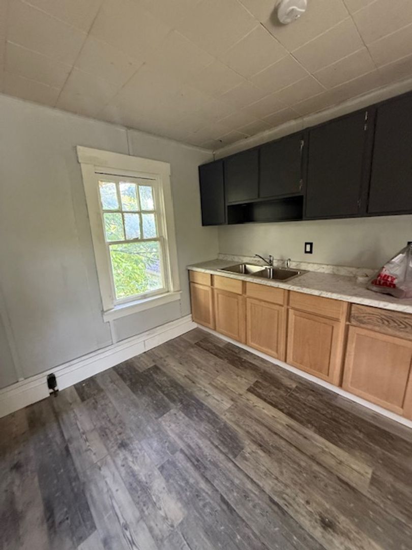 Lima Apartment: 340 - 340 1/2 McPheron St.