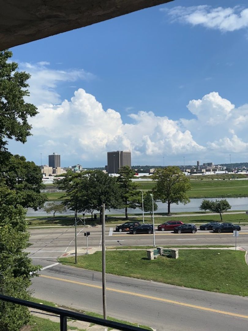 Dayton Apartment: 848 Riverview Terrace