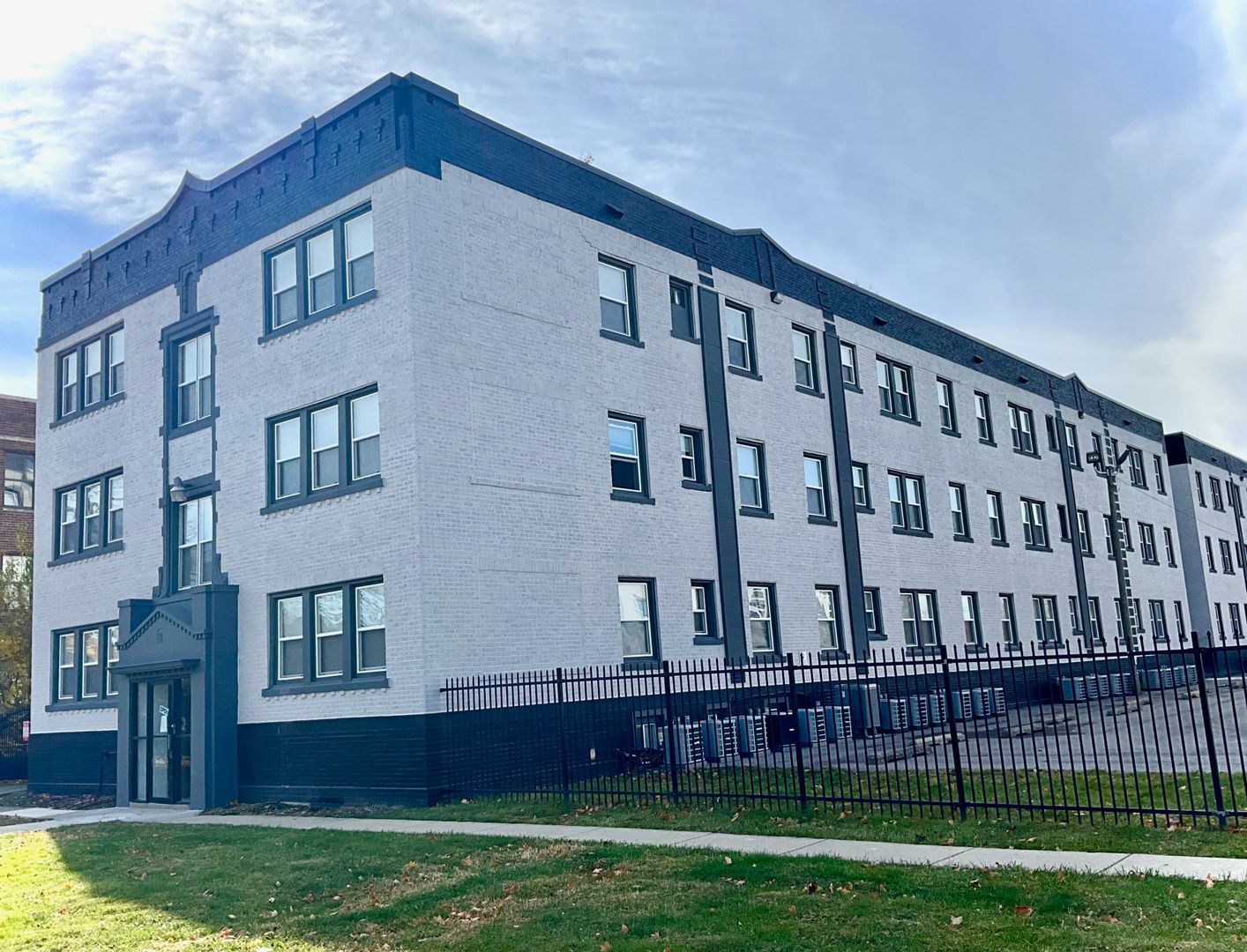 Indianapolis Apartment: 3330 North Meridian Street
