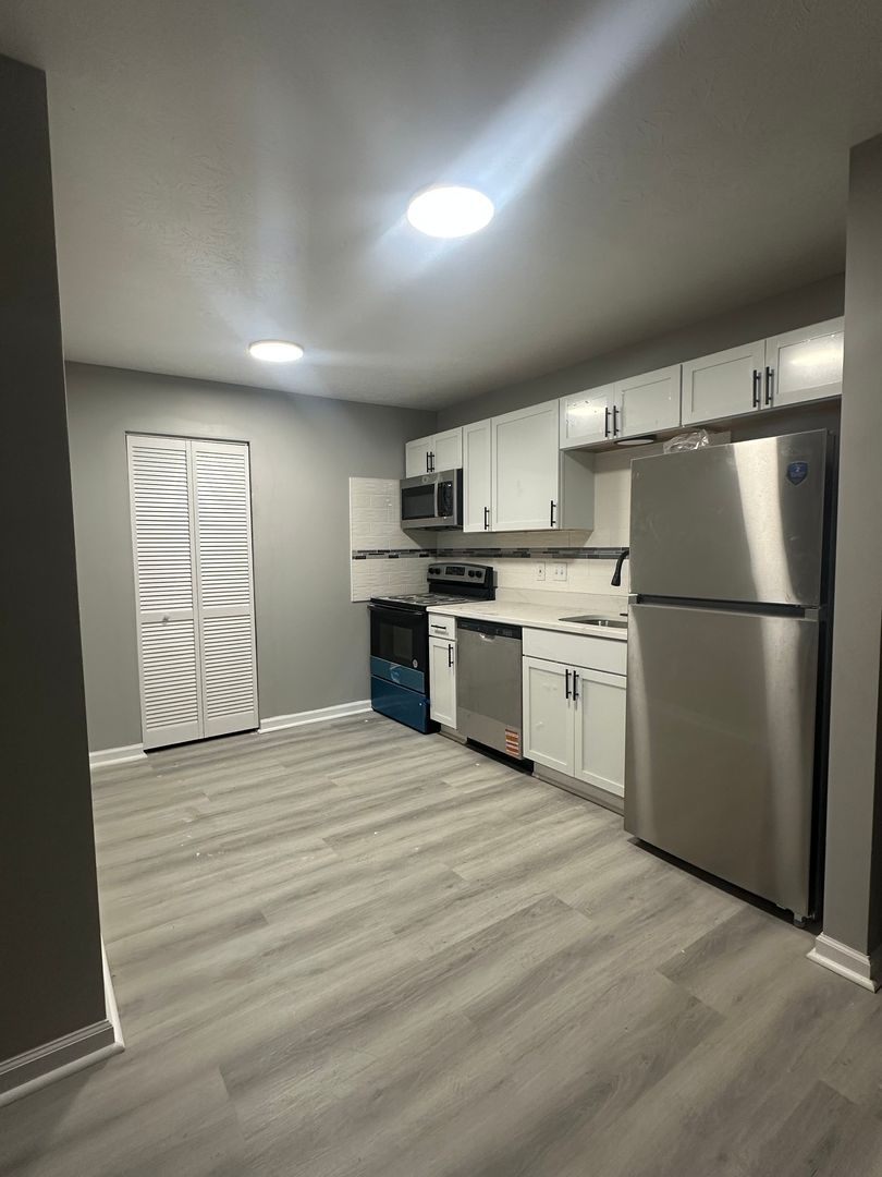Indianapolis Apartment: 4926 E Washington St