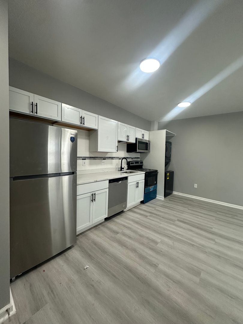 Indianapolis Apartment: 4926 E Washington St