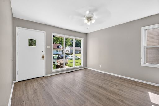 Charming 3-Bedroom, 1-Bath Home with Backyard – photo 1