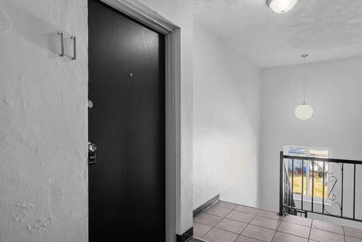 Charming 1 Bedroom Apartment in the Heart of Maplewood!