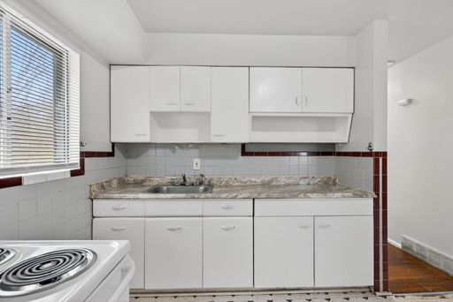 1/2 MONTH RENT FREE