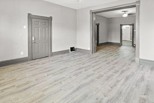 BIG SPACE. GREAT LOCATION. ONLY $920/MONTH! – photo 1