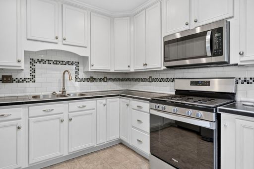 Inviting 3-Bedroom Home in Beautiful Florissant, MO! – photo 1