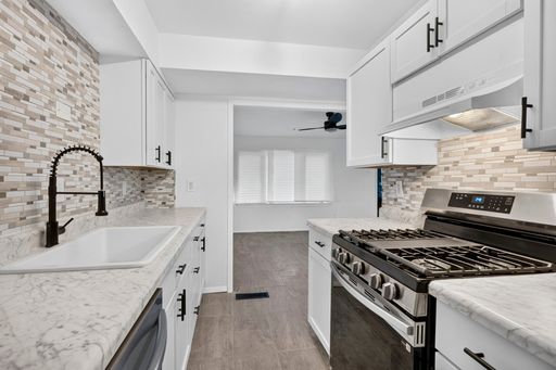 Stunning Updated Kitchen!! – photo 1