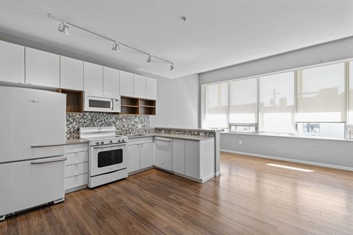 Updated 2-Bedroom in the Central West End – Only $1,095/Month! – photo 1