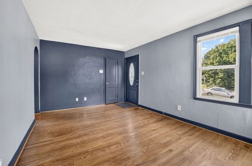 Bright 2-Bedroom Home in Florissant, Mo! – photo 1