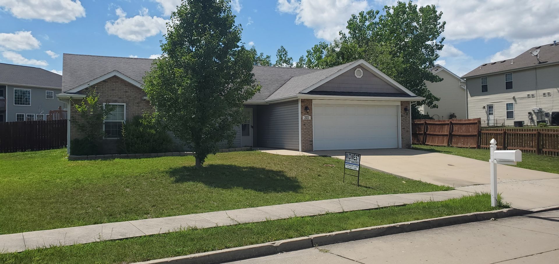 Columbia House: 315 Bay Pointe Ln