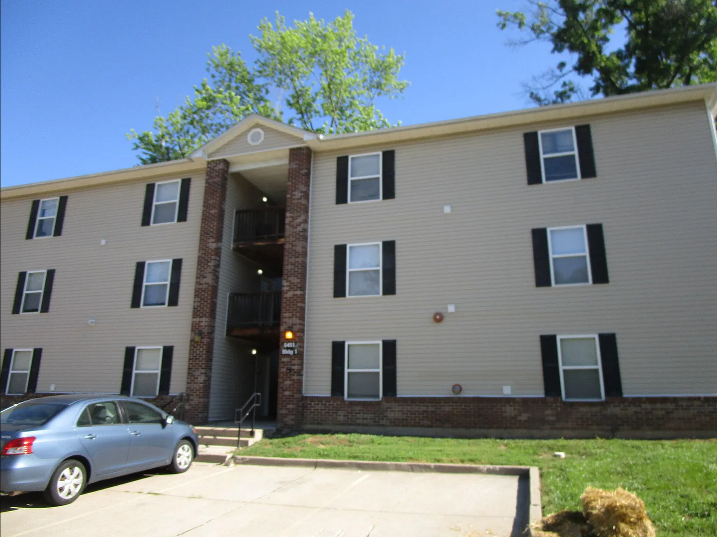 Columbia Condo: 5451 S. Bethel Church Rd. #1-203