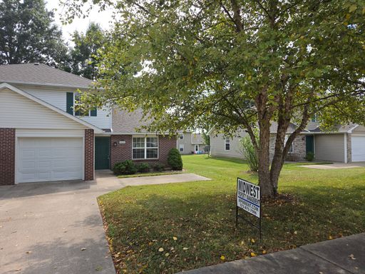 3 bd, 2 ba duplex, NE Columbia, culdesac road, great shape with new carpet and paint, lawncare and w/d hookups provided – photo 1