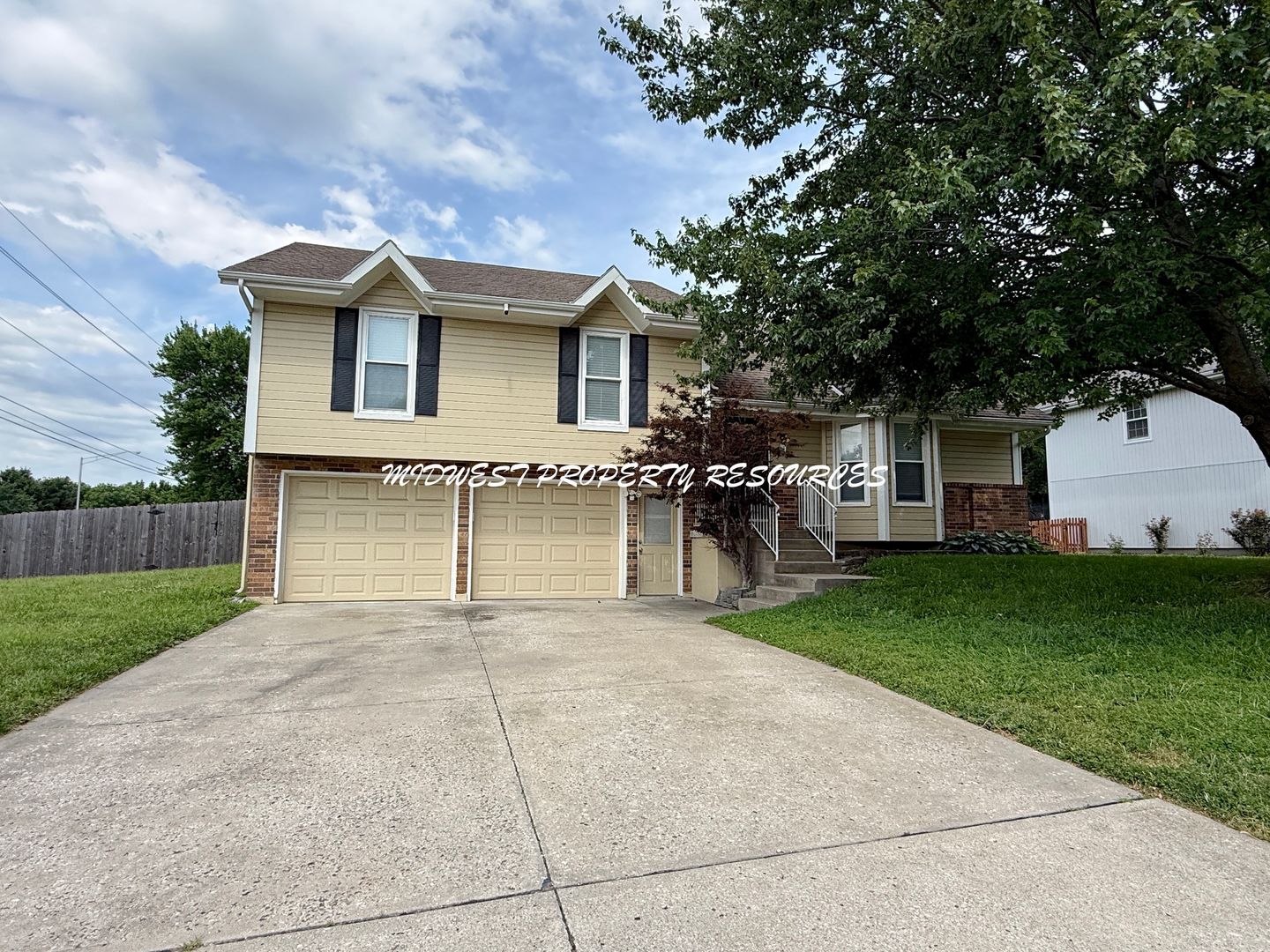 Lees Summit House: 1100 NE Ball Dr