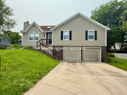Spacious 3 Bed, 2.5 Bath Home with Finished Basement & Fenced Yard. – photo 1