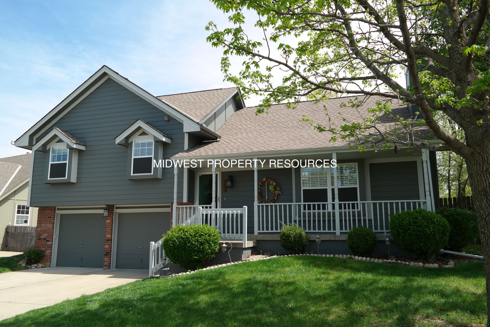 Lees Summit House: 913 NE Michael Dr