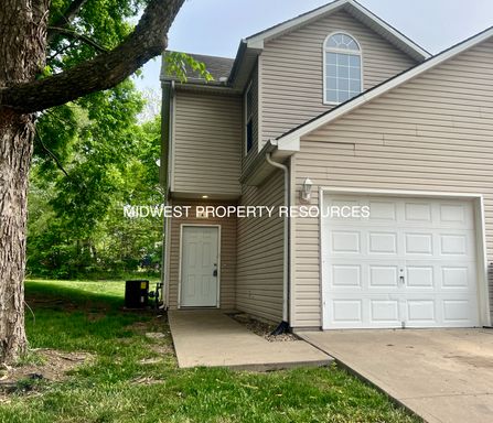 Highly Desired 3 Bd End Unit For Lease in Pleasant Hill | Offered by Midwest Property Resources