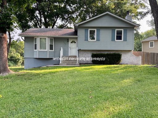 Beautiful 3 Bedroom Home in Lee's Summit – photo 1