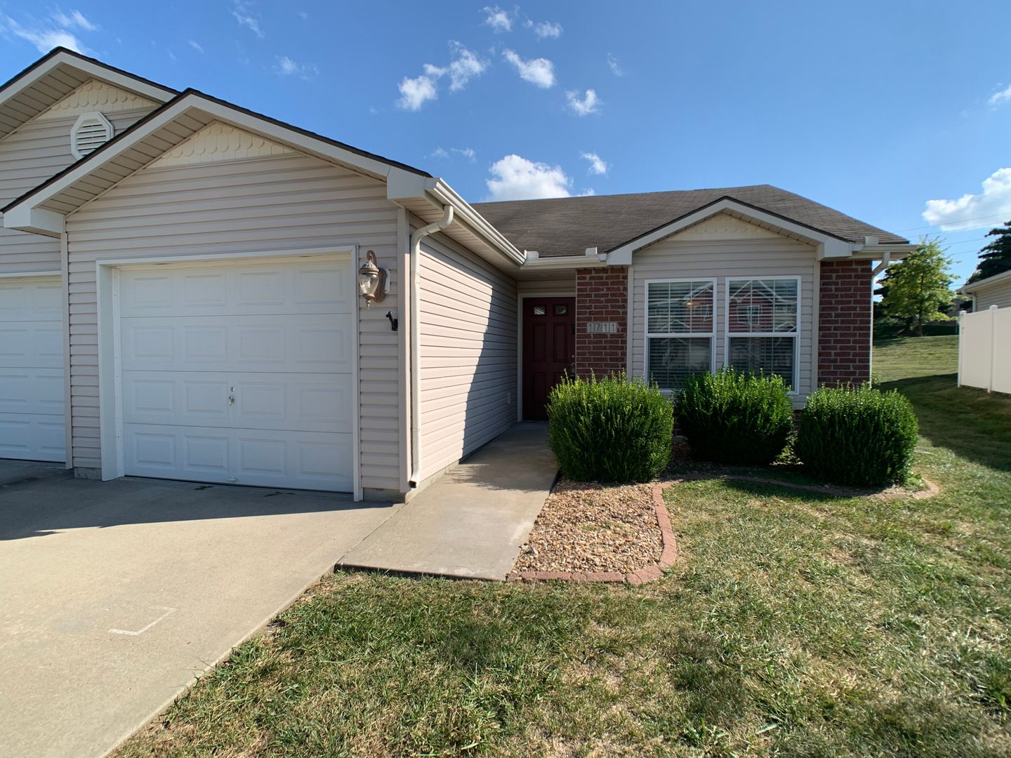 Raymore Townhome: 1711 Jo Ann Dr