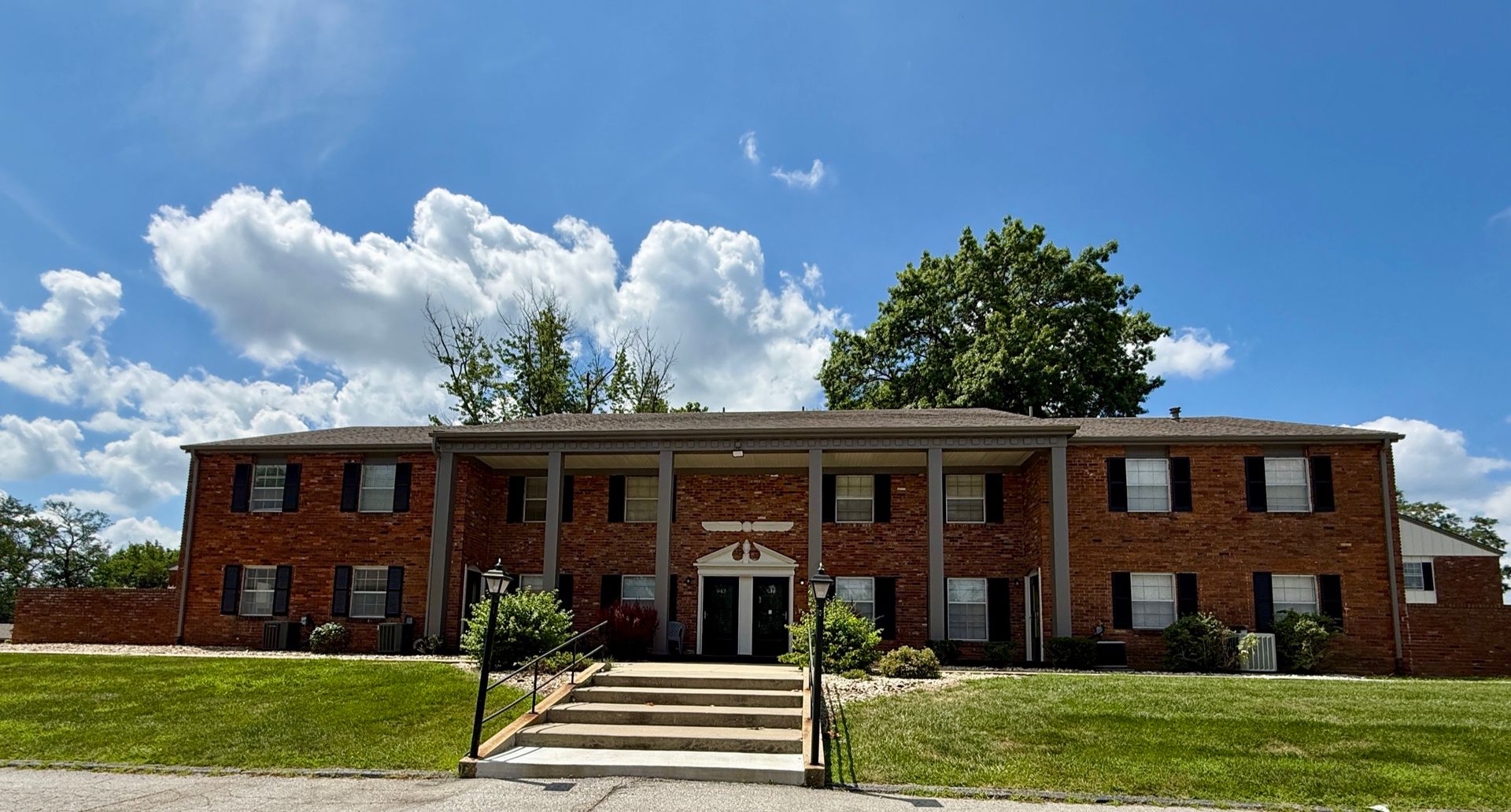 Lee's Summit Townhome: 941 NW Colbern Rd