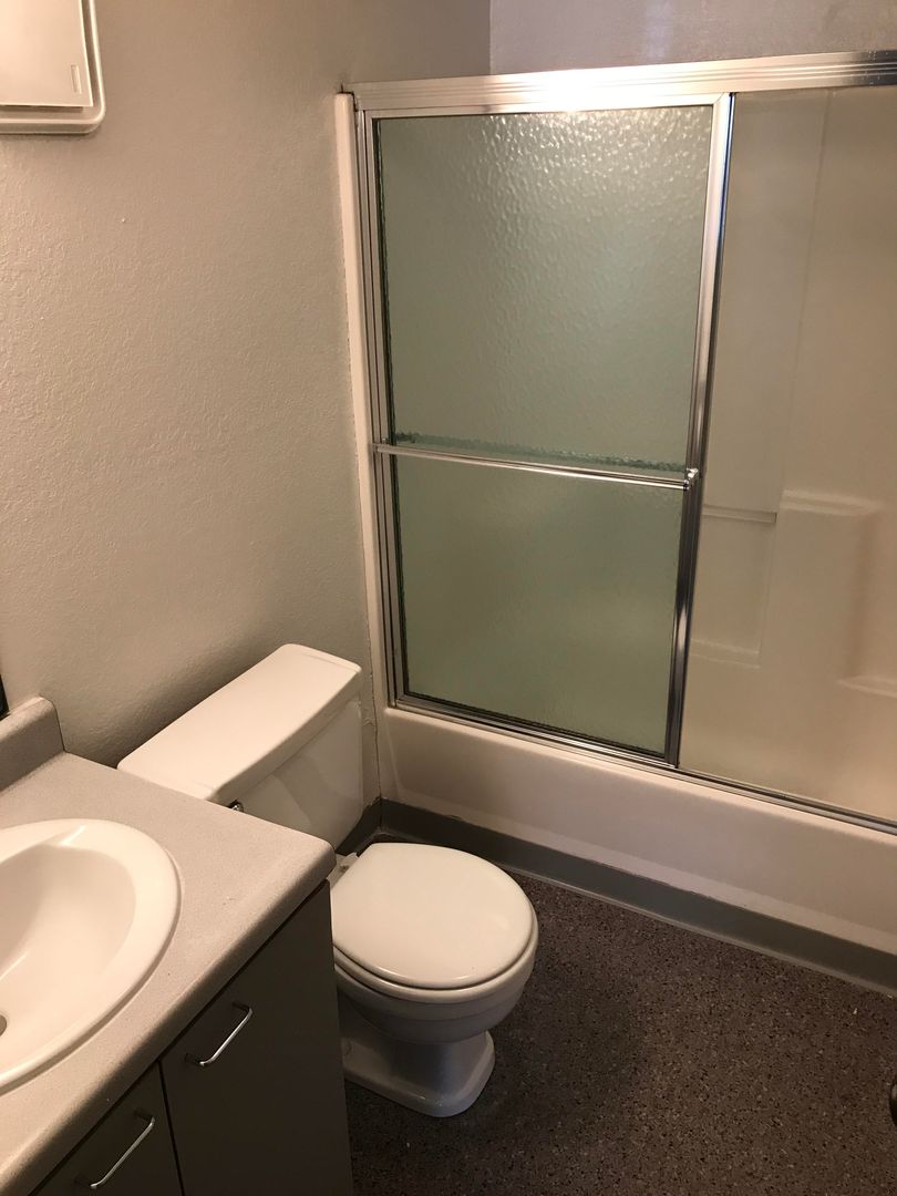 Lawrence Apartment: 1903-1905 Massachusetts St.