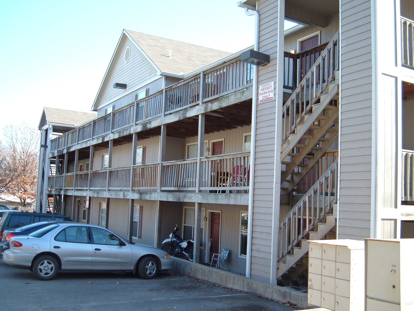 Lawrence Apartment: 1712 Ohio St.