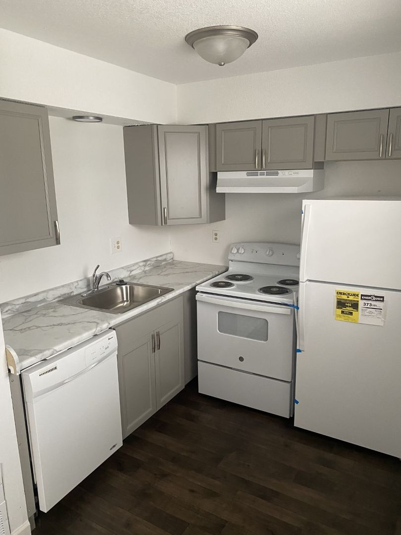 Lawrence Apartment: 410-414 W 18th St