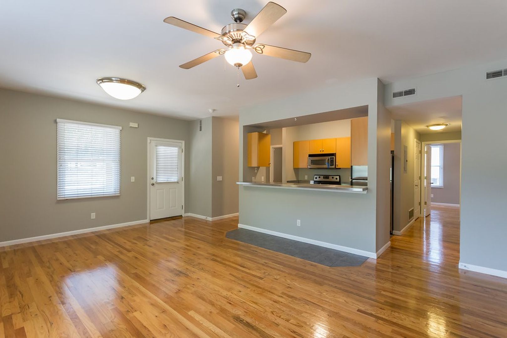 Lawrence Apartment: 1001 Mississippi St.