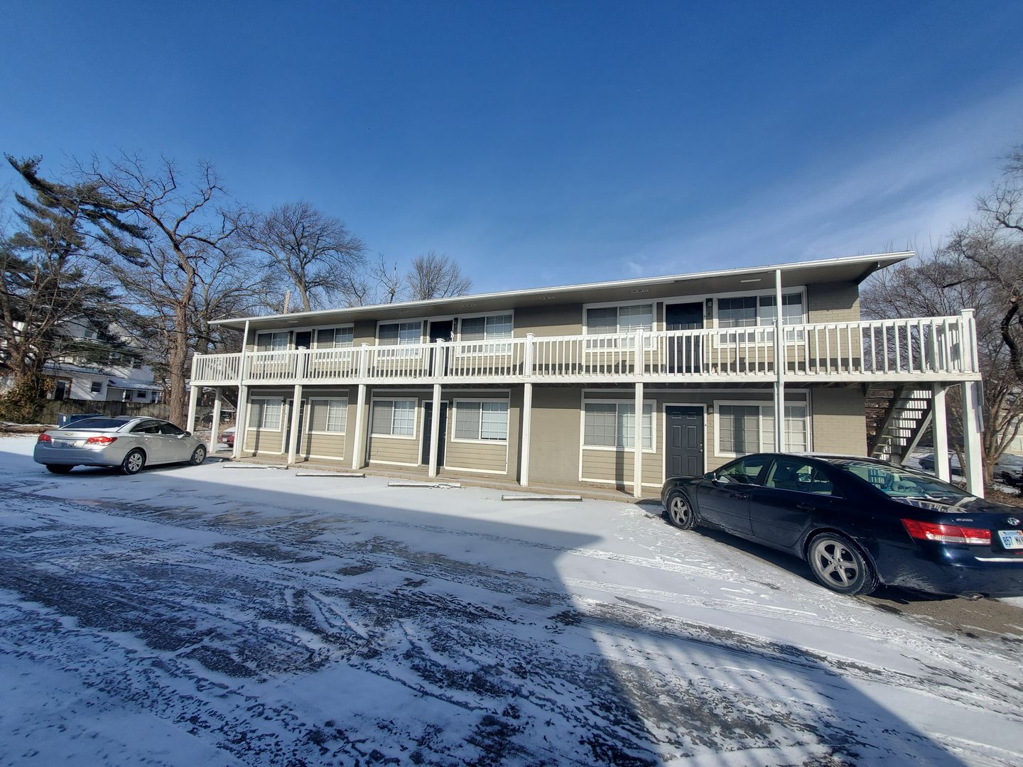 Lawrence Apartment: 1733-1740 Ohio St.