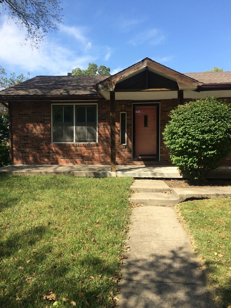 Eudora Apartment: 210/202 E 11th St.