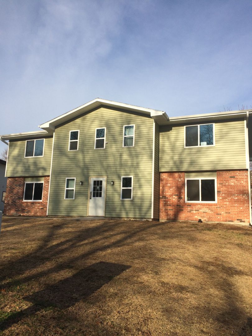 Lawrence Apartment: 3308-10 W 8th St