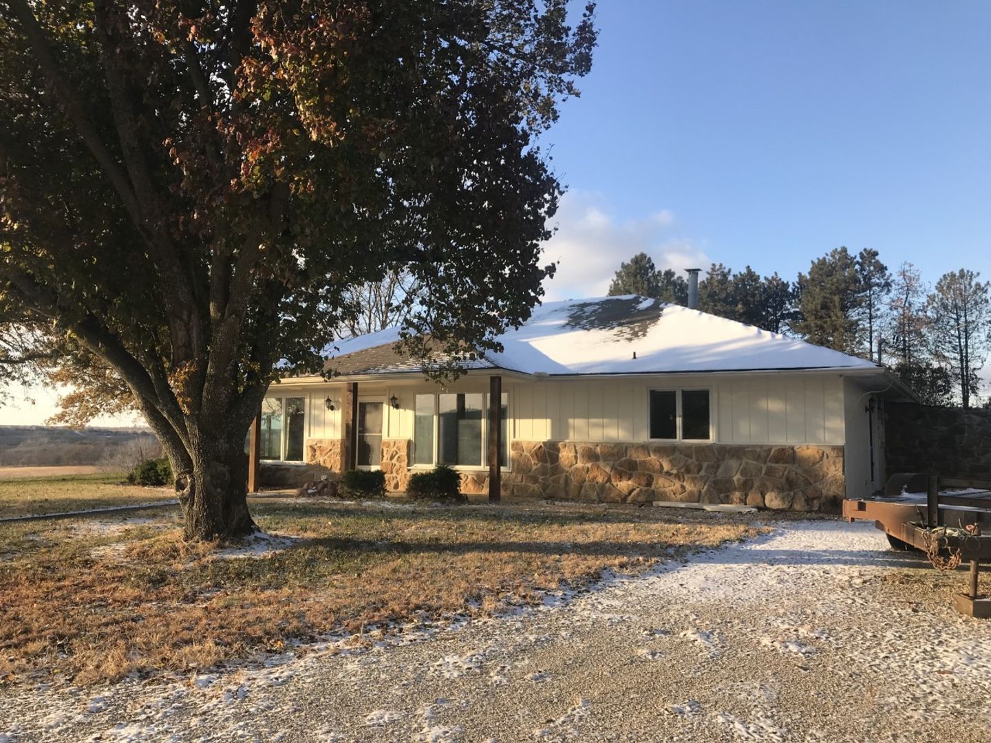 Lecompton House: 242 N 1600 Rd