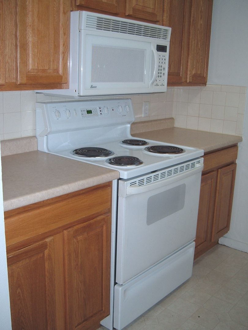 Lawrence Apartment: 1025 Mississippi St.