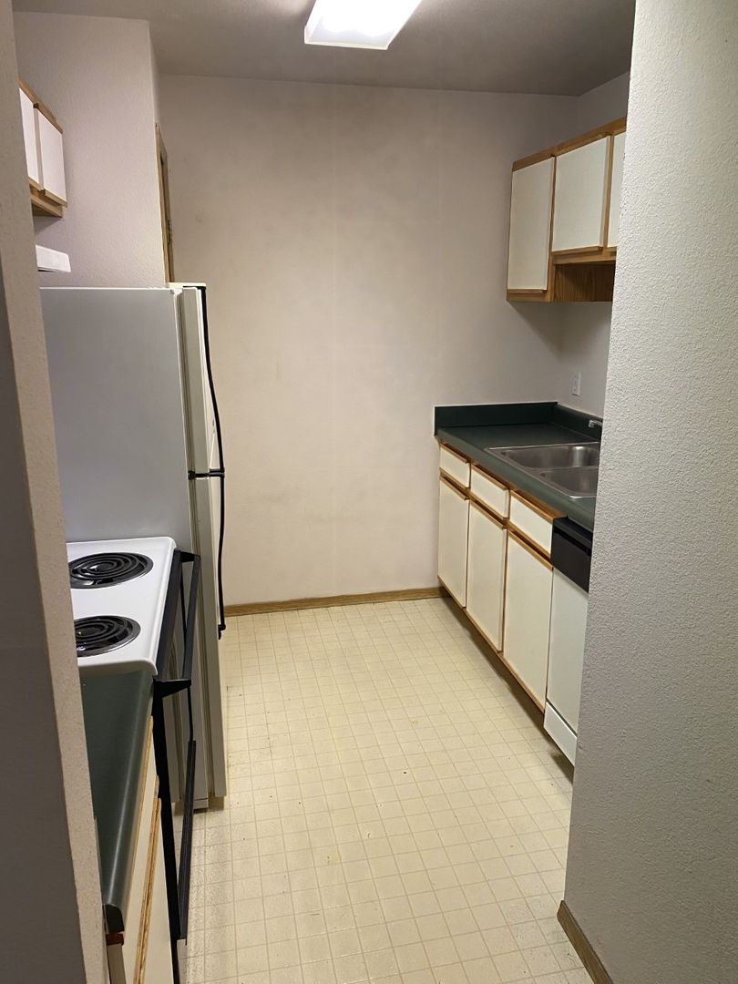 Lawrence Apartment: 1733-1740 Ohio St.