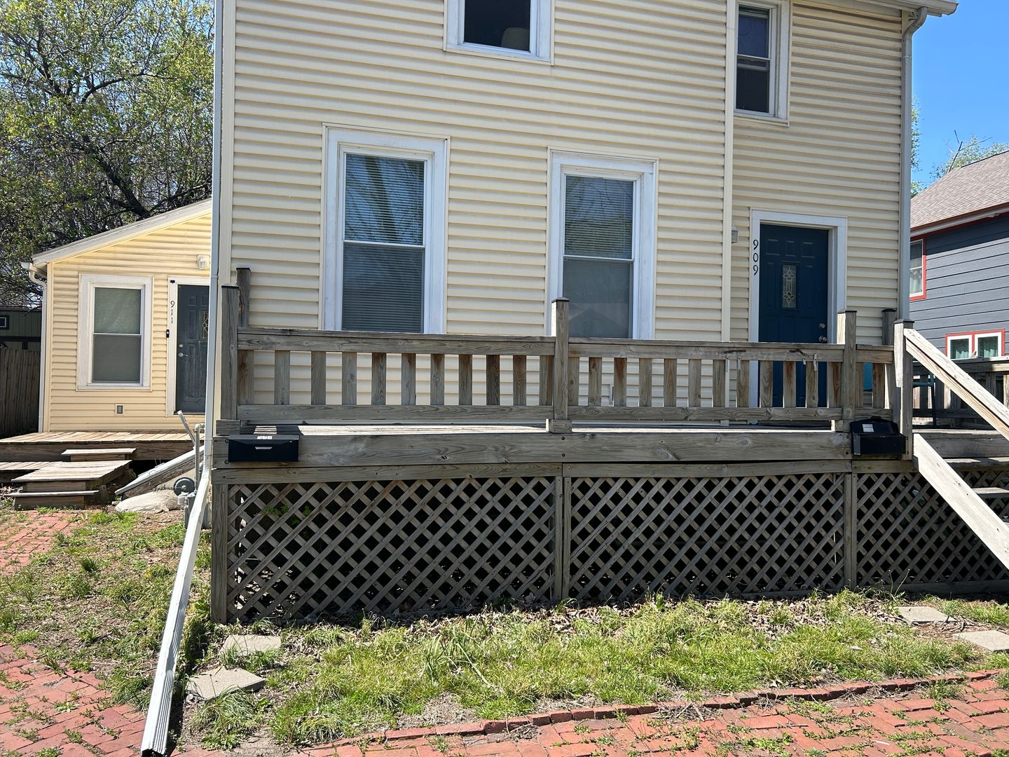 Lawrence Apartment: 909-911 Connecticut