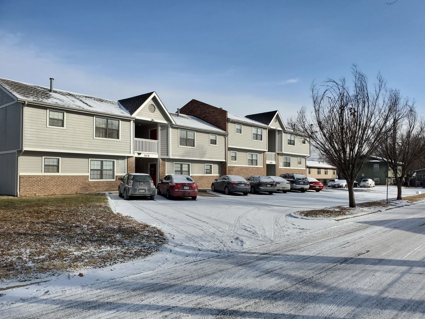 Lawrence Apartment: 410-414 W 18th St