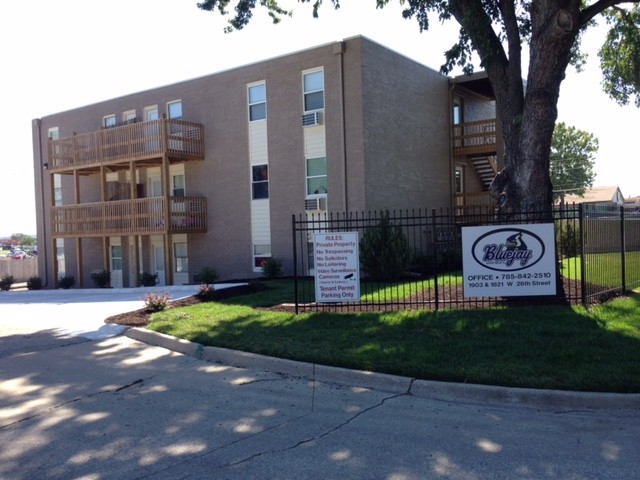 Lawrence Apartment: 1821-1903 W 26th St