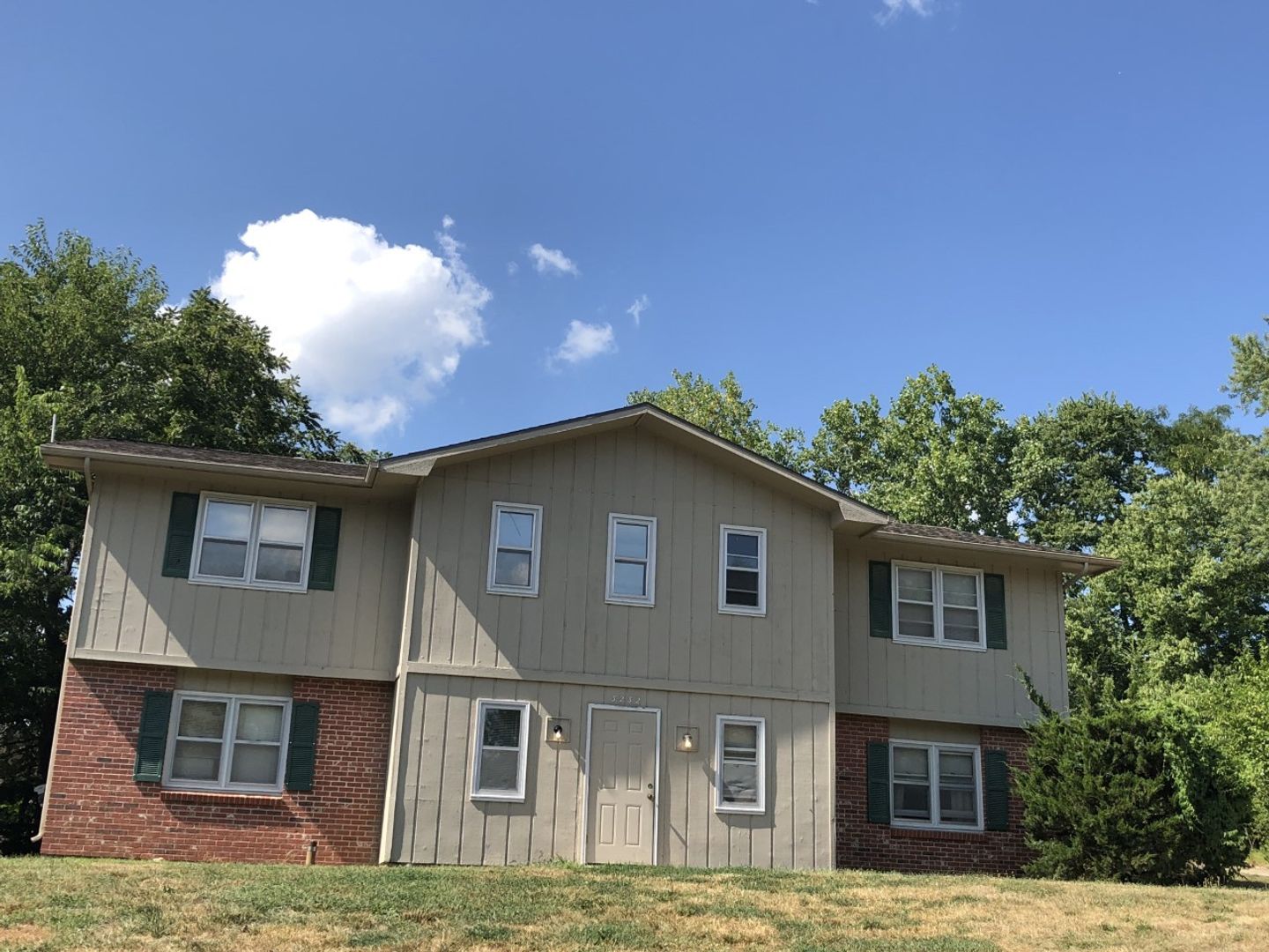 Lawrence Apartment: 3232 Cardinal Drive