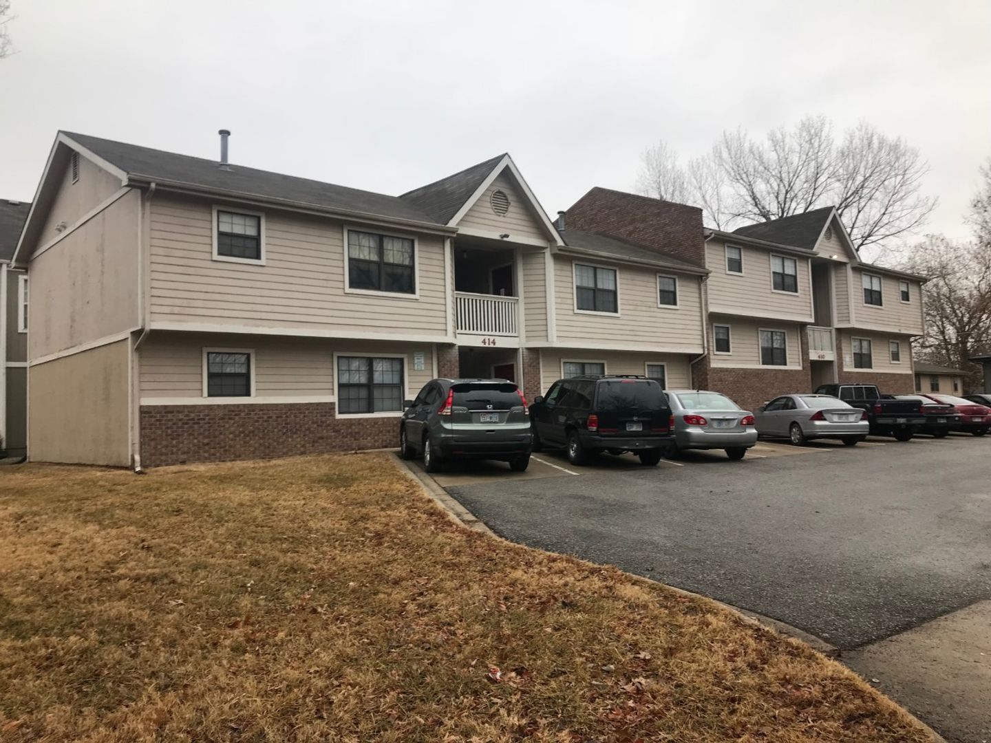 Lawrence Apartment: 410-414 W 18th St