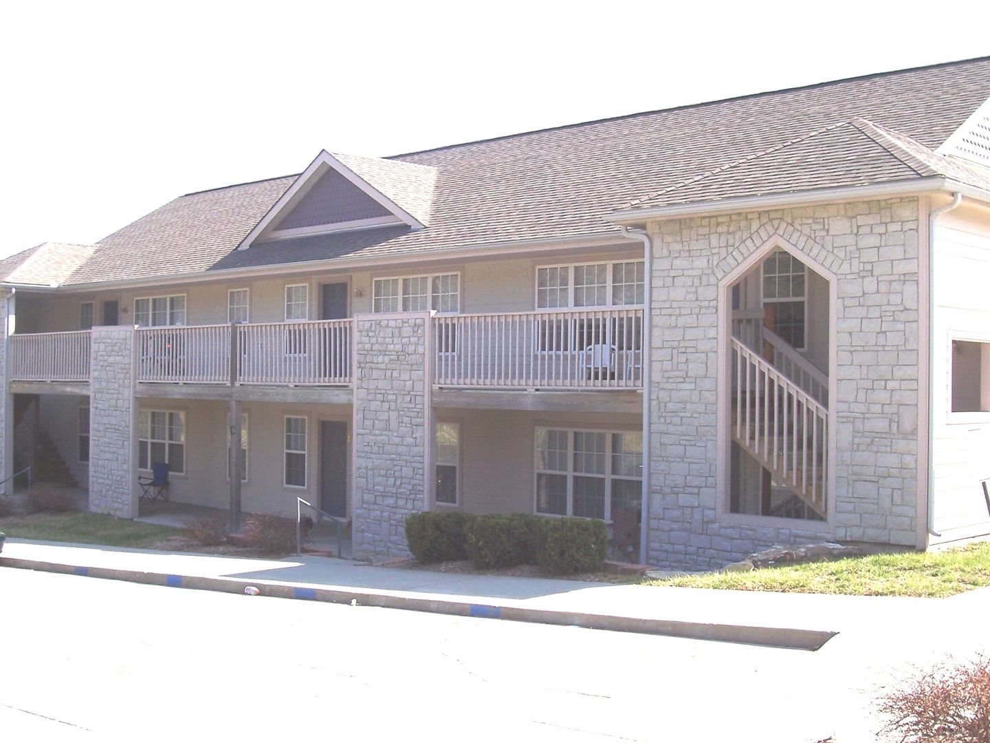 Lawrence Apartment: 512 Rockledge