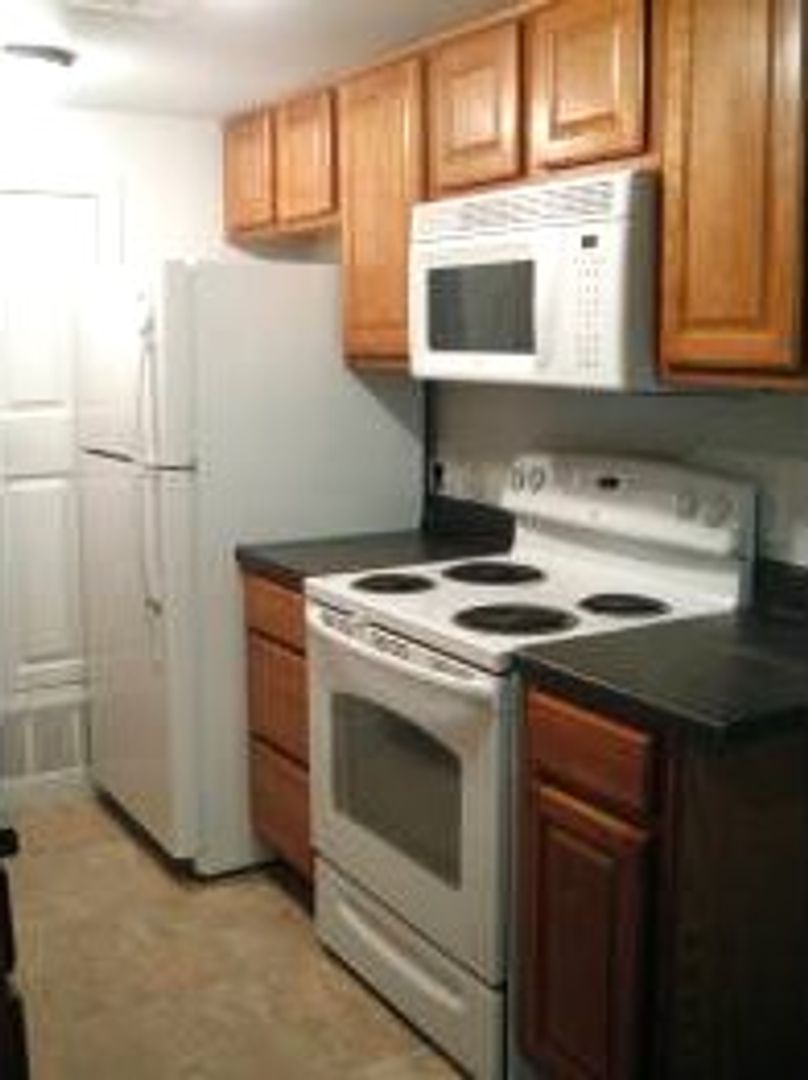 Lawrence Apartment: 1015 Mississippi St.