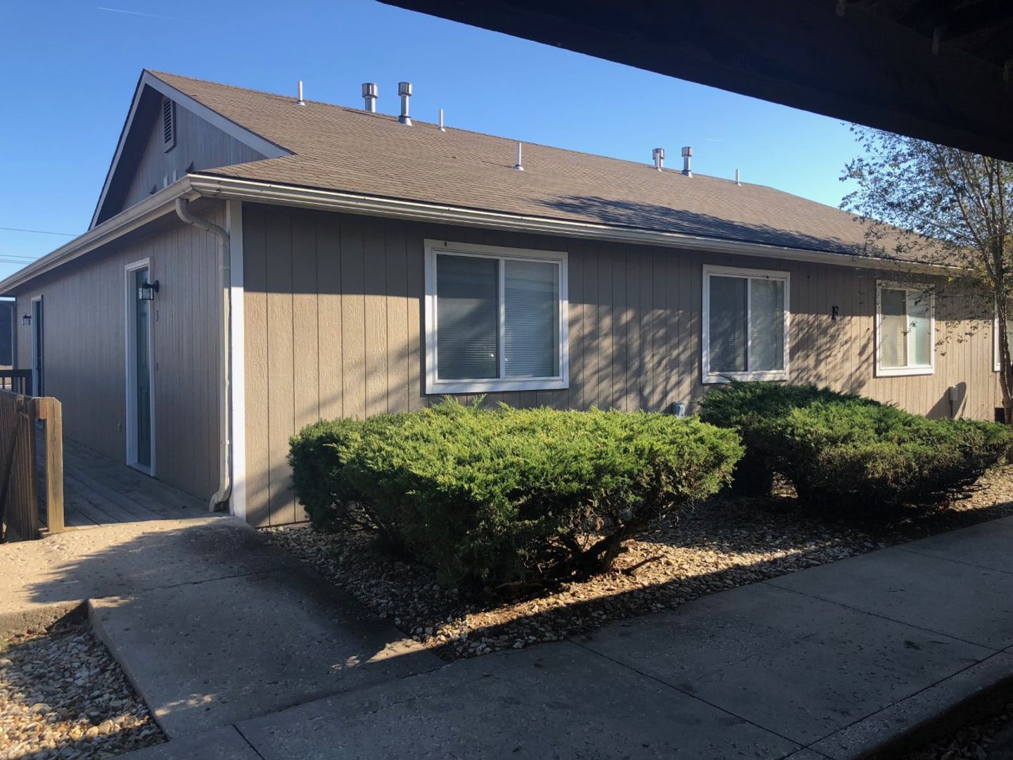 Lawrence Apartment: 501/527 California Street