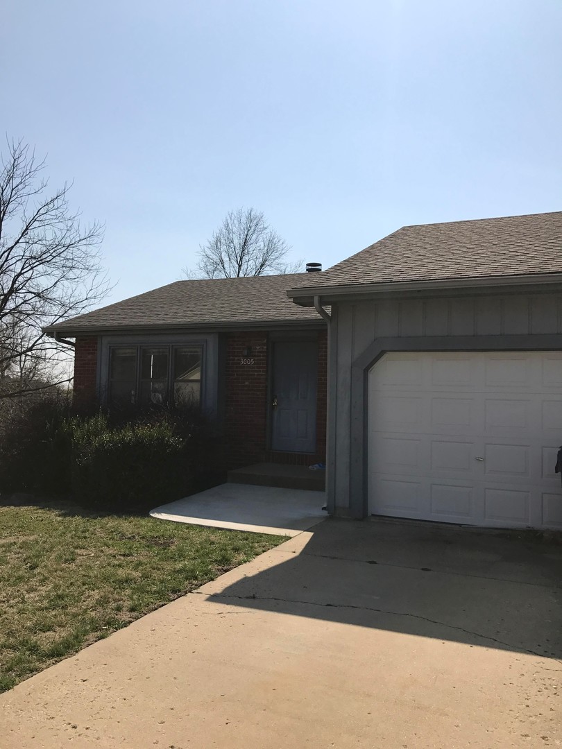 Lawrence Apartment: 3005-3015 University Dr.