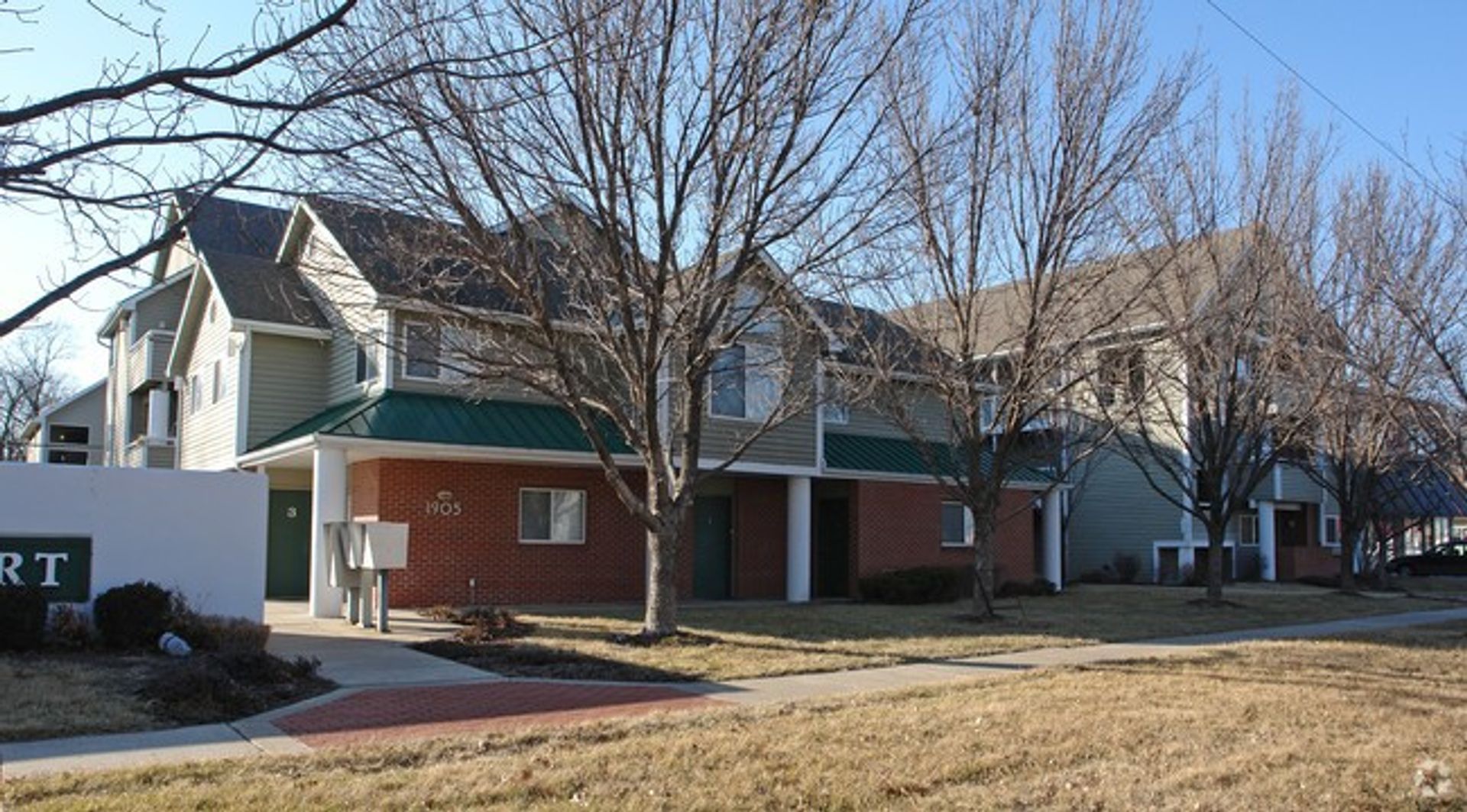 Lawrence Apartment: 1903-1905 Massachusetts St.
