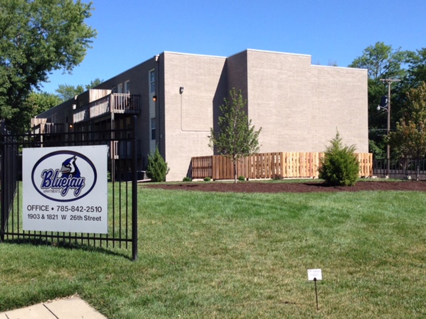 Lawrence Apartment: 1821-1903 W 26th St