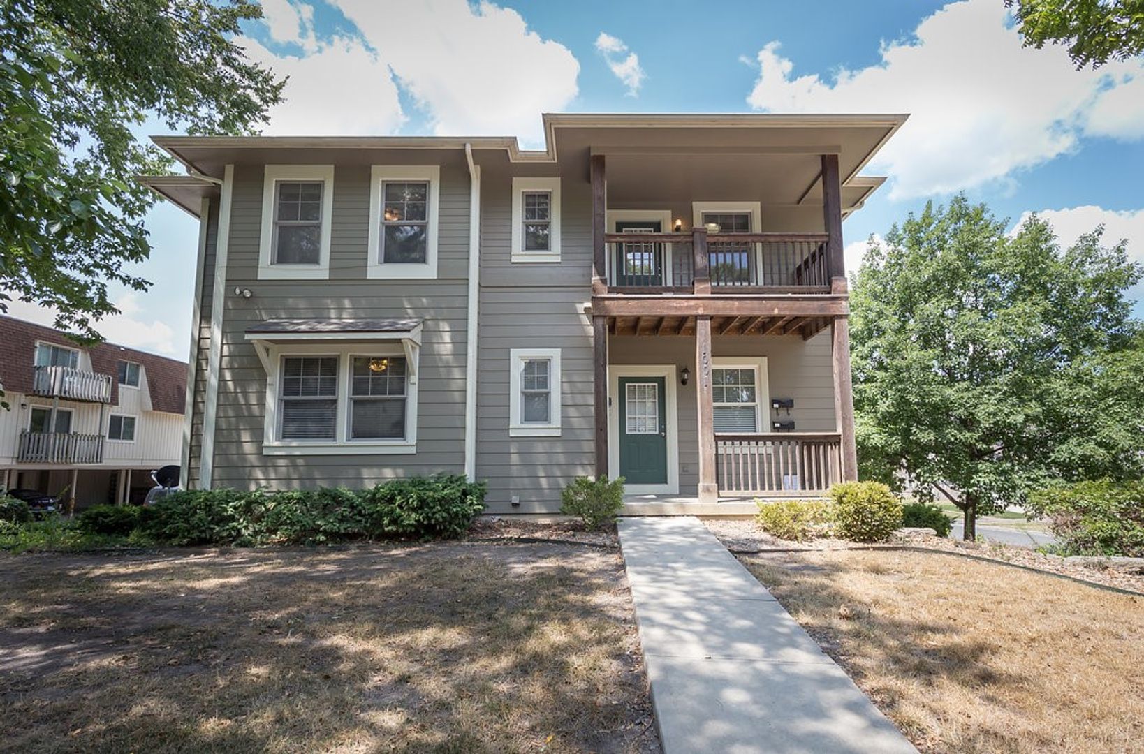 Lawrence Apartment: 1001 Mississippi St.